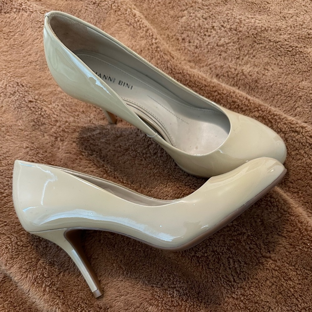 Gianni Bini Nude Heels, women's nude heels size 8, size 8 women's heels, shoes
